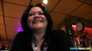 Вони проводять тест на посвячення в дівичество, розігрівають подругу нареченої і займаються страстю в сексі