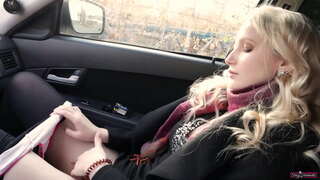 ŭ�生の少女が悲鳴を表示しており、cums後masturbating彼女の滑り.