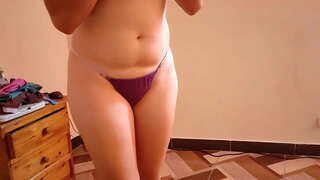 Slutty мащеха ме чука и гадно пениса ми, когато се прибера от училище по цял ден