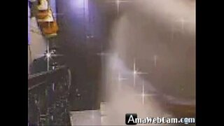 Симпатичная вьетнамская девушка на палталке