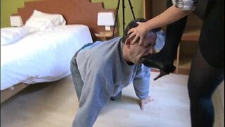 Rangatira te hanga i tana pononga tane mitimiti i ona hu rekereke teitei