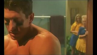 ȧ�質チアリーダー Calli Coxたところにスタッフが待機していく積のロッカールーム