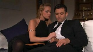 ���ియల్ సెక్స్ తో పూర్తిగా ఆనందం కోసం శృంగార సినిమాల ప్రముఖులు Katia Nobili మరియు ఆమె యువ మగ - (HD సన్నివేశం)