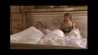 Блондинка з Німеччини дуже сміла і не гаяє часу, трахається з двома